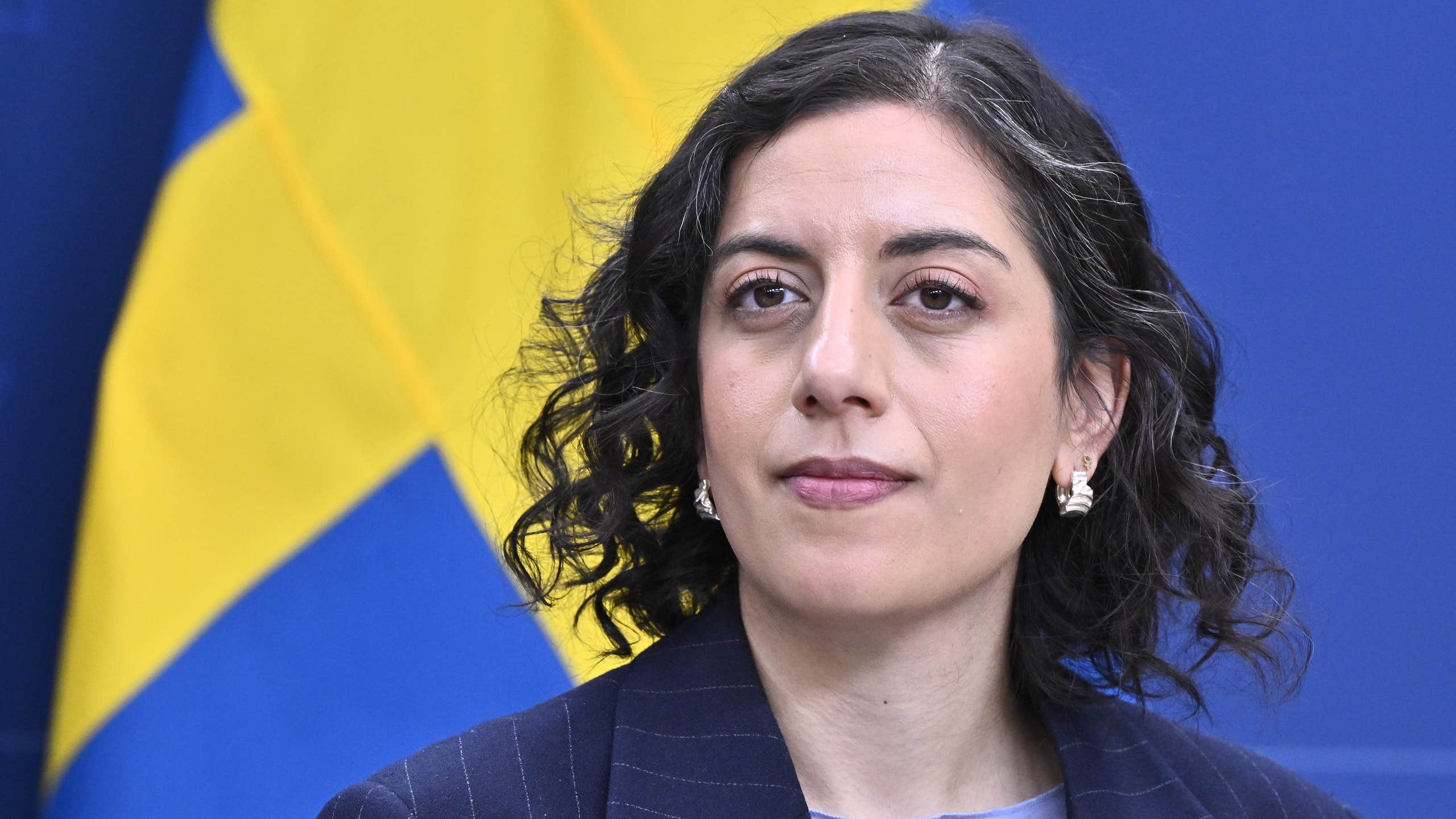 Mohamsson bodde utomlands – tog ut lön för arbete i Sverige