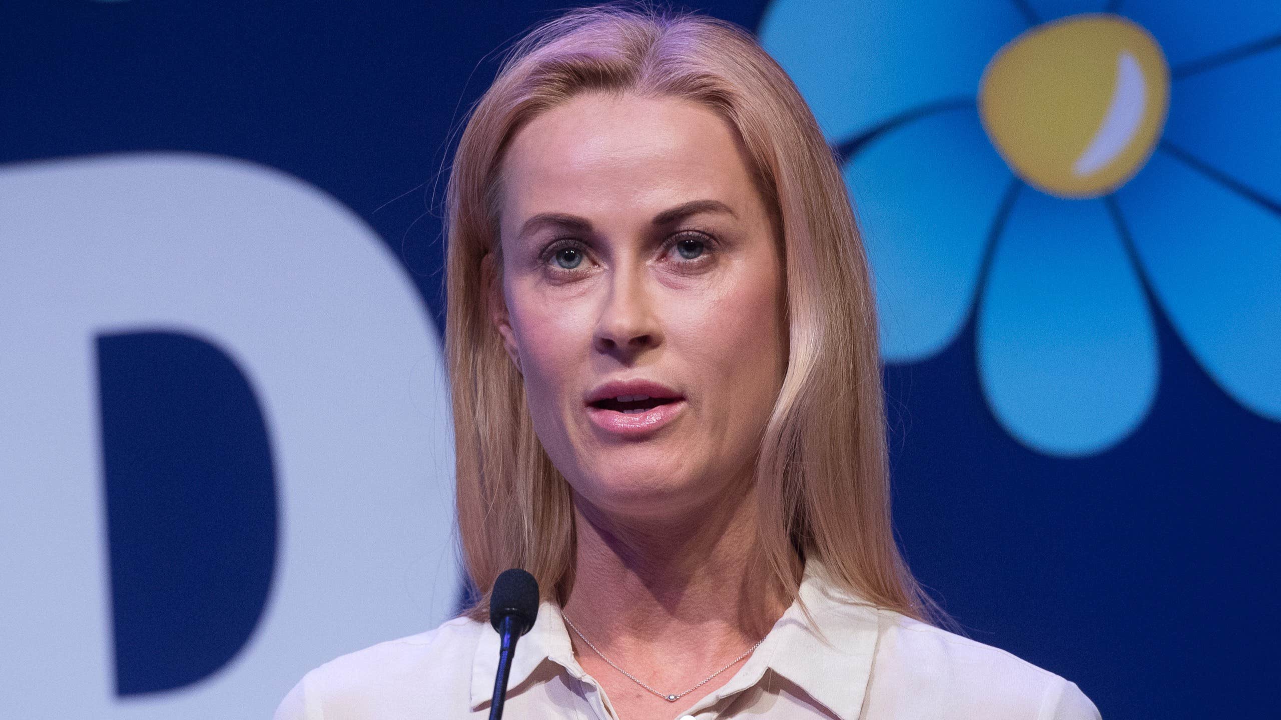 Katja Nyberg röstar emot SD i riksdagen