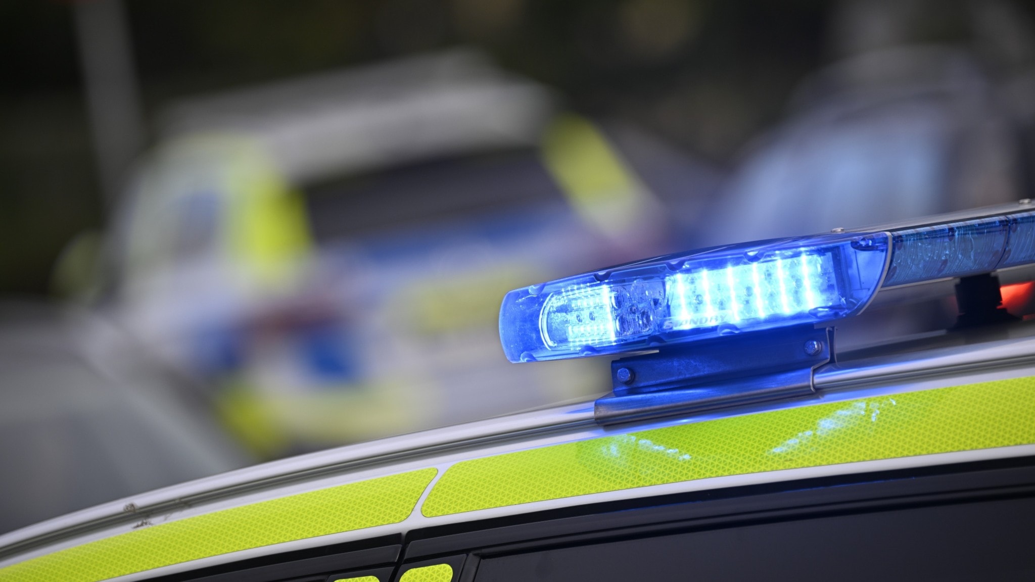 En man knivskuren i huvudet i Malmö – förd till sjukhus