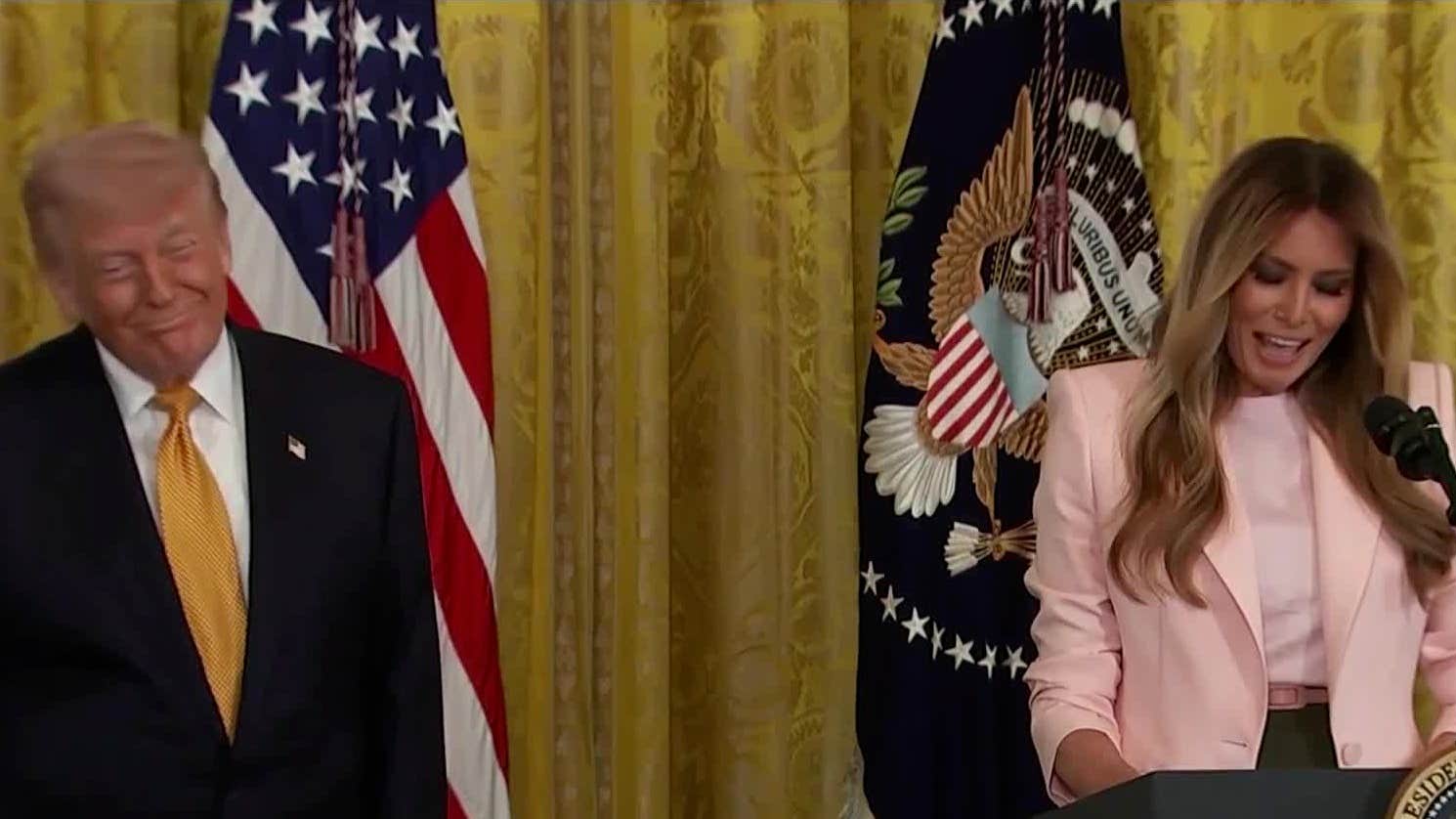Publiken brister ut i garv – efter Melanias tal