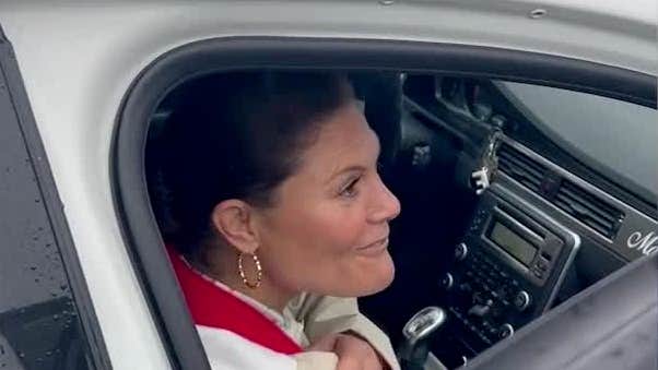 Victorias chock: ”Kläderna börjar vibrera”