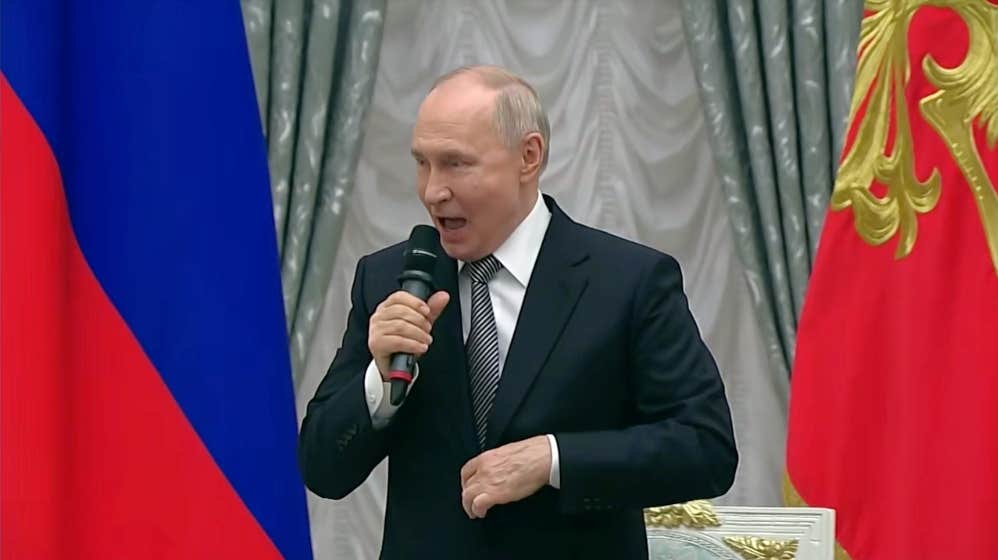 Detaljen i klippet: ”Är Putin dyngrak?”