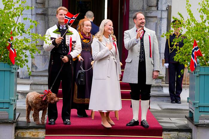 Mette-Marit får syrgas | Expressen